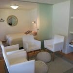 Villa_Ozero_makuualkovi_rentoudu_takkatulen_ääressä_Kuopio_Tahko