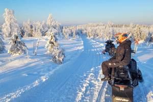 Moottorikelkalla_Tahkon_maisemiin_Tahko_Apartments_huoneistosta
