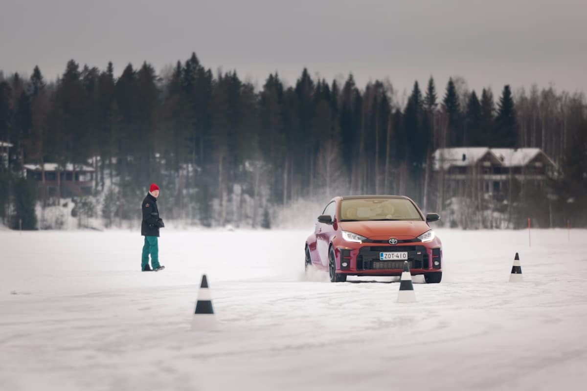Tommi_Mäkinen_Ice_Driving_ajoharjoittelu_Tahko_Apartments_majoitus_lähellä